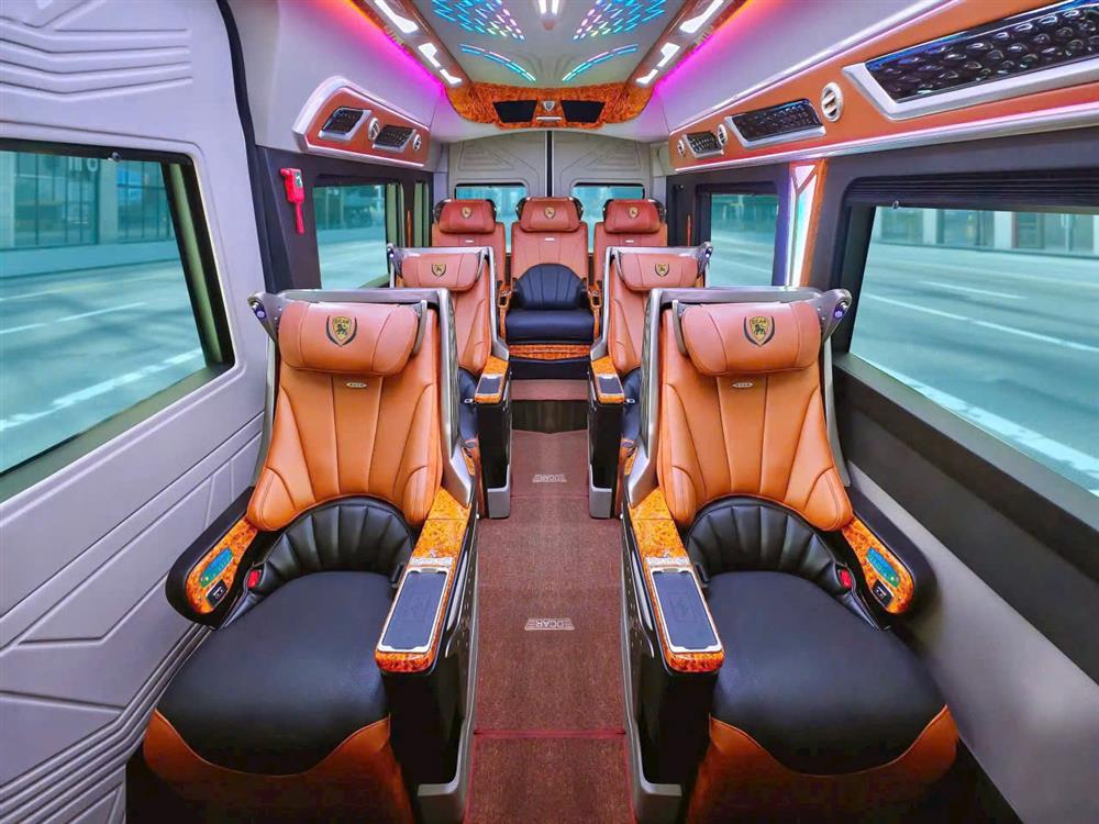 Ghế da thương gia trên xe Limousine 9 chỗ