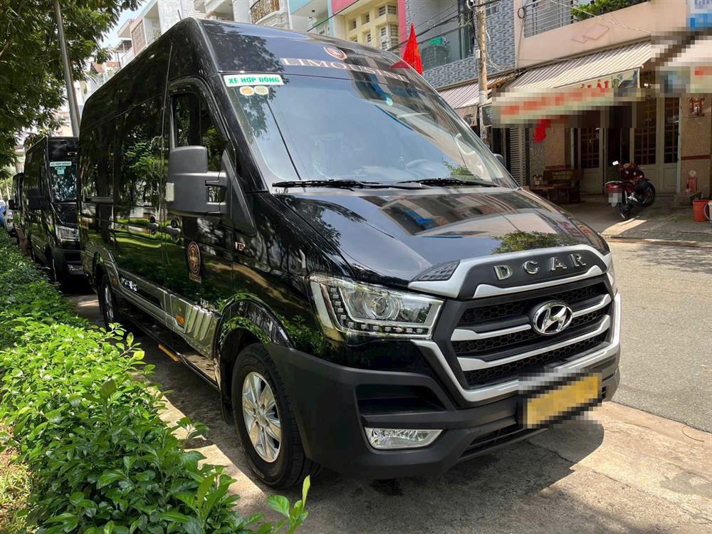 Xe CAR Limousine 9 chỗ màu đen
