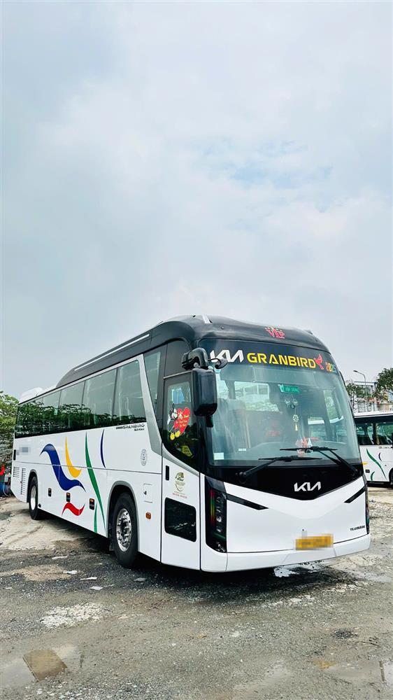 Xe khách 45 chỗ Kia Granbird, nhìn trước