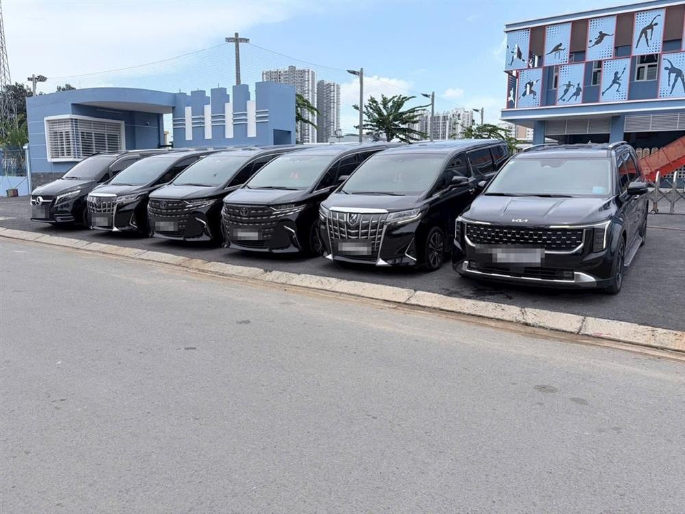 Dàn xe 7 chỗ Toyota Alphard, Mercedes, Kia Carnival
